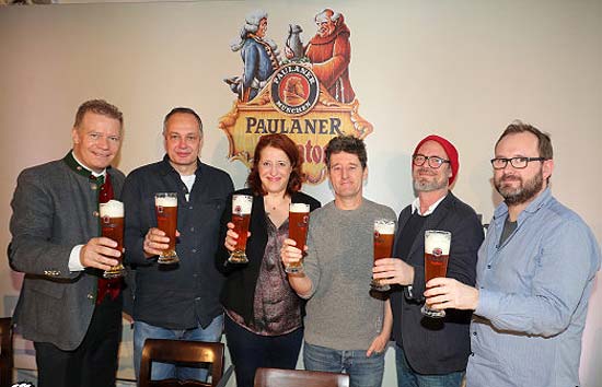 Andreas Steinfatt, Thomas Lienenlüke, Luise Kinseher, Richard Oehmann, Tobias Weber, Stefan Betz (v.l.) (©Foto: Paulaner)